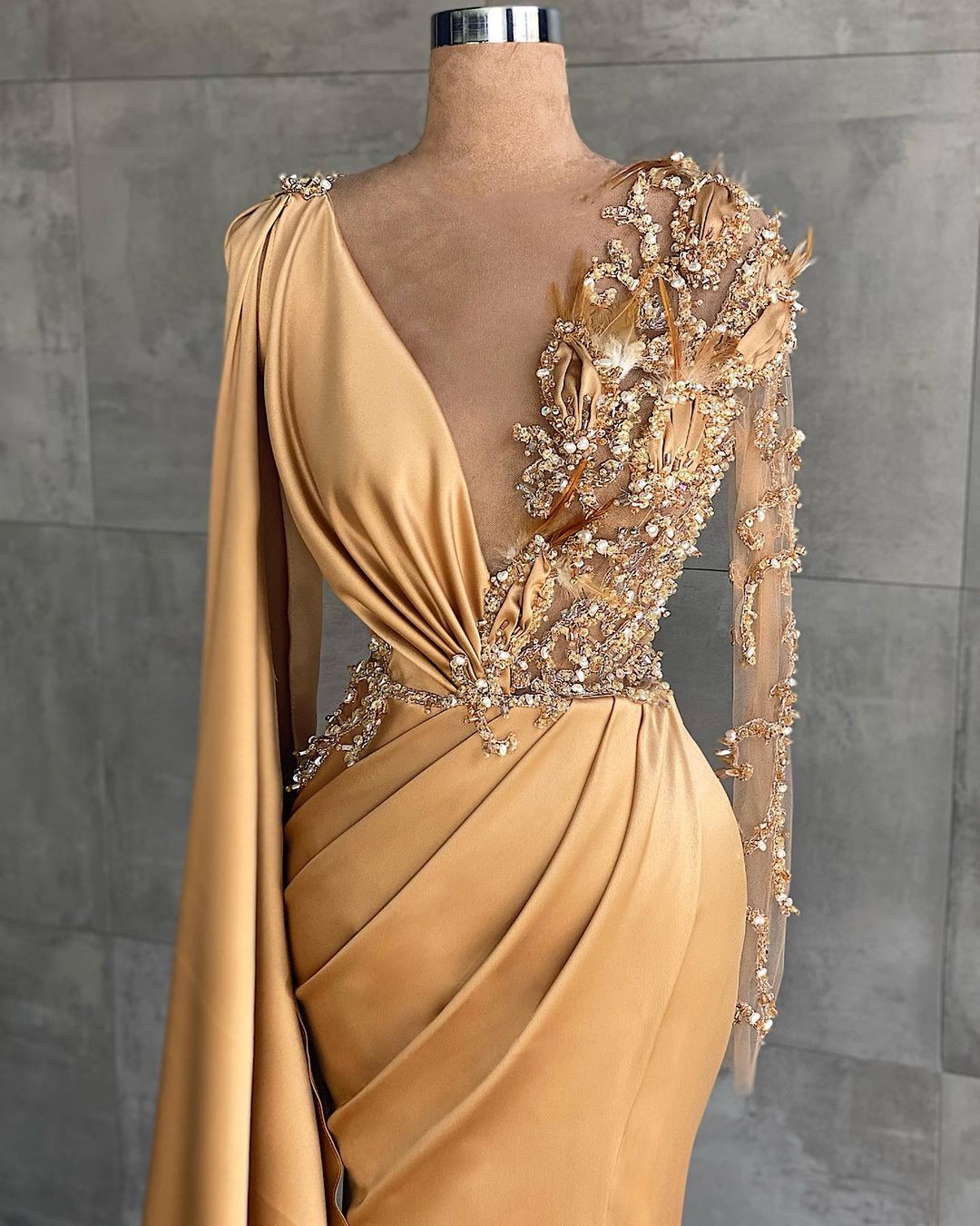 Robes de bal longues à paillettes dorées Robes de soirée avec manches