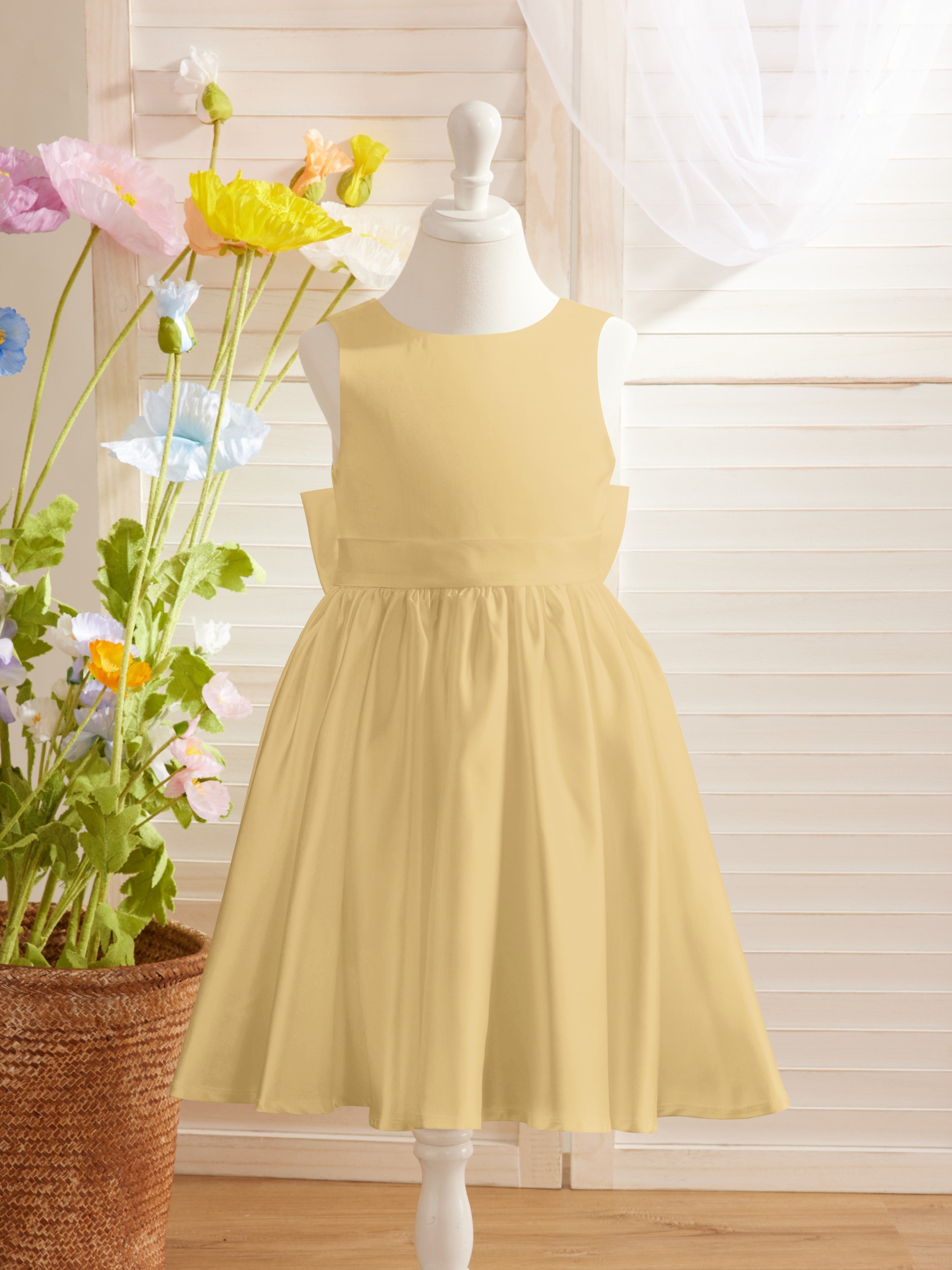 Elegante vestido de niña de las flores de satén con corte en A, espalda en V y lazo, hasta la rodilla 