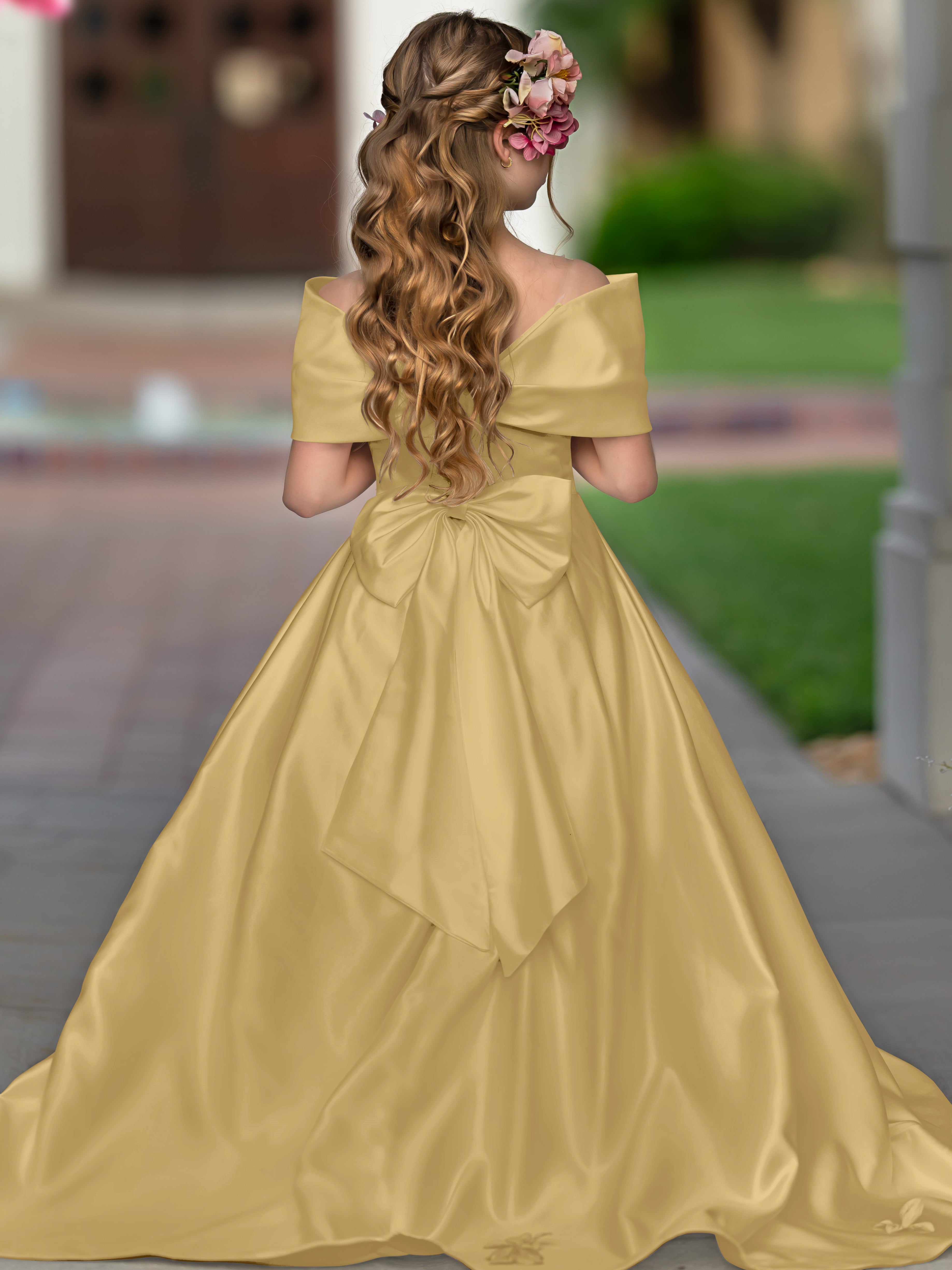 Elegante vestido de princesa de satén marfil con cola y lazo para niñas de las flores 