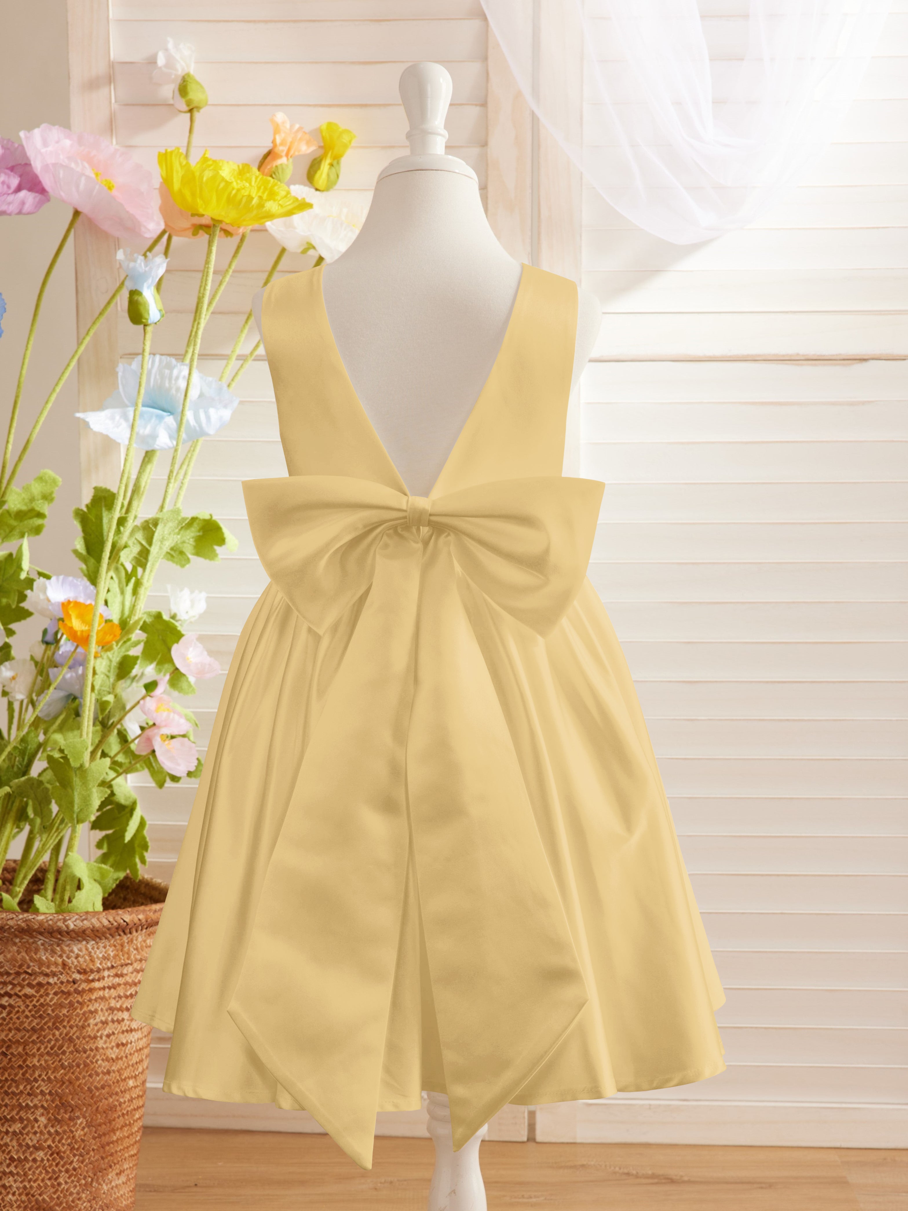 Elegante vestido de niña de las flores de satén con corte en A, espalda en V y lazo, hasta la rodilla 