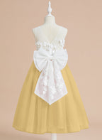 Vestido midi de encaje floral y lazo grande 