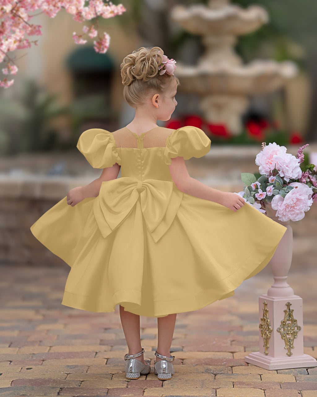 Vestido de princesa/vestido de princesa de satén hasta la rodilla para niña de las flores 