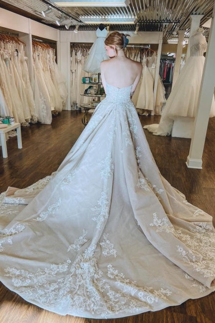 Gorgeous A-Line Lace Appliques Sleeveless Wedding Dresses