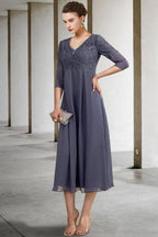 Precioso vestido de corte A para la madre de la novia, con encaje, escote en V, manga tres cuartos y apliques.
