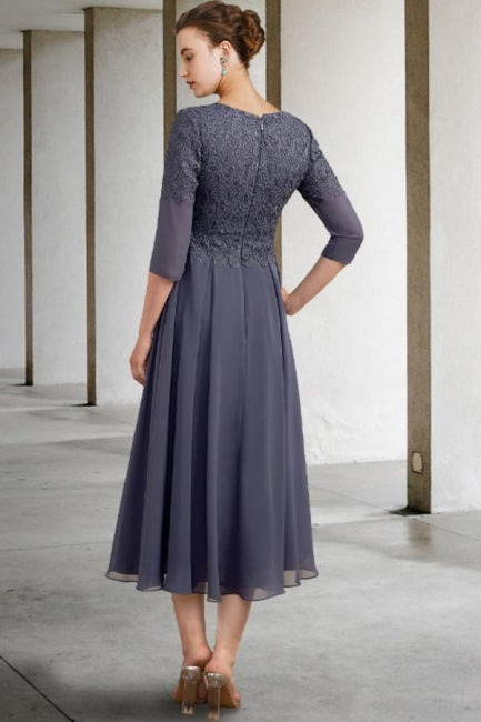 Precioso vestido de corte A para la madre de la novia, con encaje, escote en V, manga tres cuartos y apliques.