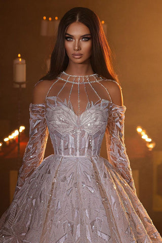 Precioso vestido de novia de corte A, manga larga y encaje.