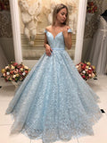 Magnifiques robes de bal longues en tulle et dentelle, coupe trapèze, épaules dénudées.