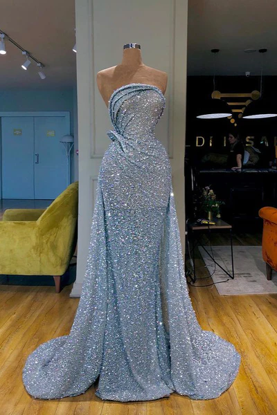 Superbe robe de bal trapèze sans manches à paillettes et volants