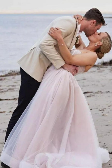 Magnifique robe de mariée blanche en tulle, coupe trapèze, décolleté cœur, sans manches
