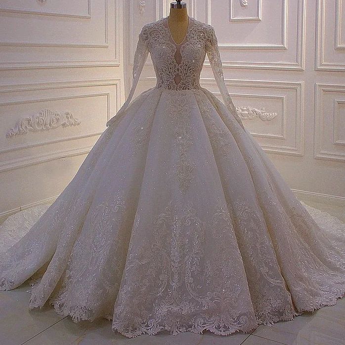 Magnifique robe de mariée blanche trapèze à col en V et manches longues en dentelle et sequins