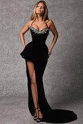 Superbe robe de bal noire en satin à col en cœur, sans manches, avec fente sur le devant