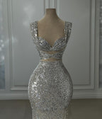 Superbe robe de bal argentée sans manches à épaules dénudées et paillettes