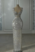 Superbe robe de bal argentée sans manches à épaules dénudées et paillettes