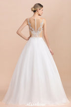 Magnifique robe de bal blanche sans manches à col illusion et boutons