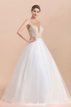 Magnifique robe de bal blanche sans manches à col illusion et boutons