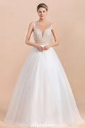 Magnifique robe de bal blanche sans manches à col illusion et boutons