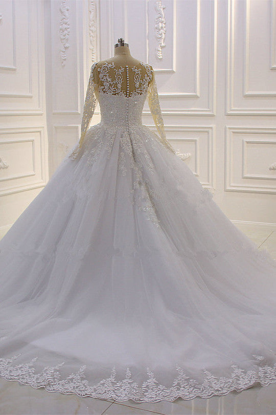 Precioso vestido de novia largo de corte A con escote barco, apliques de tul con perlas y encaje, con mangas.