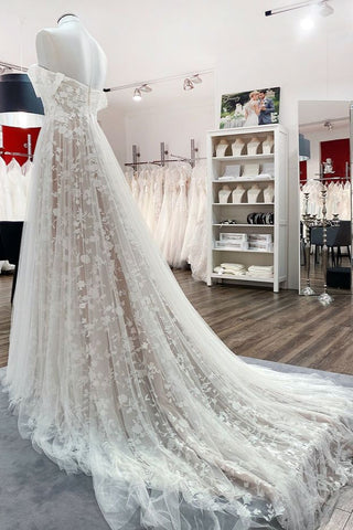 Precioso vestido de novia largo de corte A con hombros descubiertos, apliques de tul y encaje