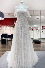 Precioso vestido de novia largo de corte A con hombros descubiertos, apliques de tul y encaje