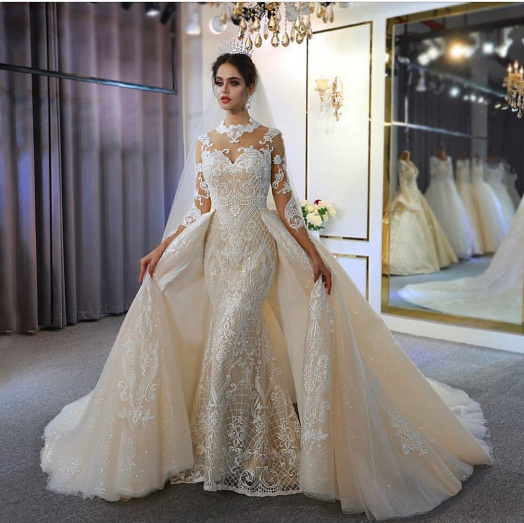 Precioso vestido de novia largo de corte A, escote corazón, apliques de encaje y mangas con mangas.