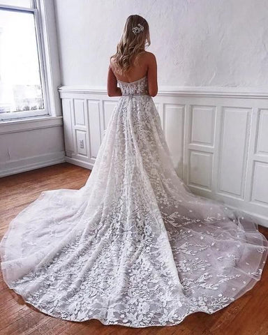 Precioso vestido de novia largo de encaje con escote corazón y corte en A