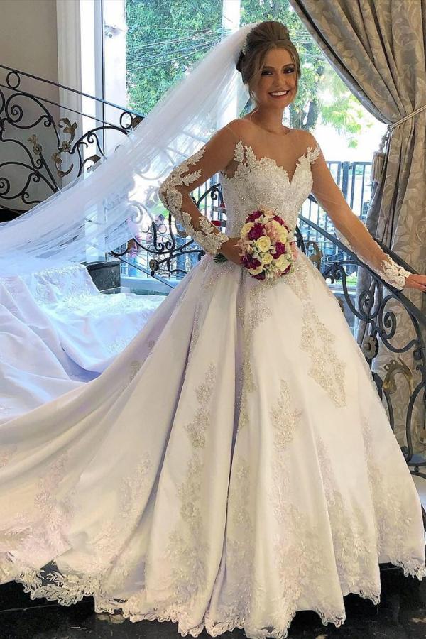 Magnifique robe de mariée longue en satin, dentelle et tulle, coupe trapèze, décolleté cœur et manches