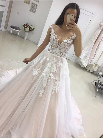 Precioso vestido de novia largo de corte A con escote corazón, tul y encaje