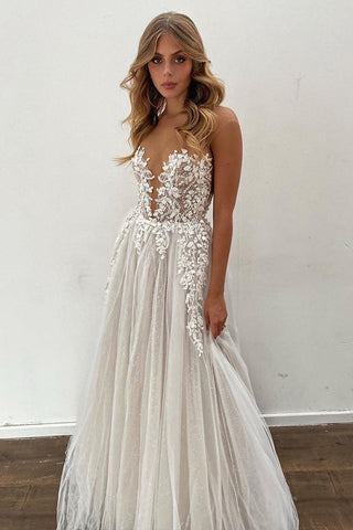 Precioso vestido de novia largo de corte A con apliques de tul y encaje