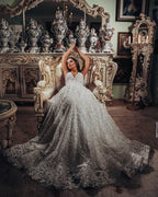 Precioso vestido de novia largo de corte A con escote en V y encaje floral 3D