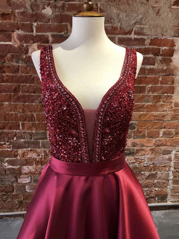 Magnifiques robes de bal de fin d'études longues en satin, coupe trapèze, col en V et ornées de perles