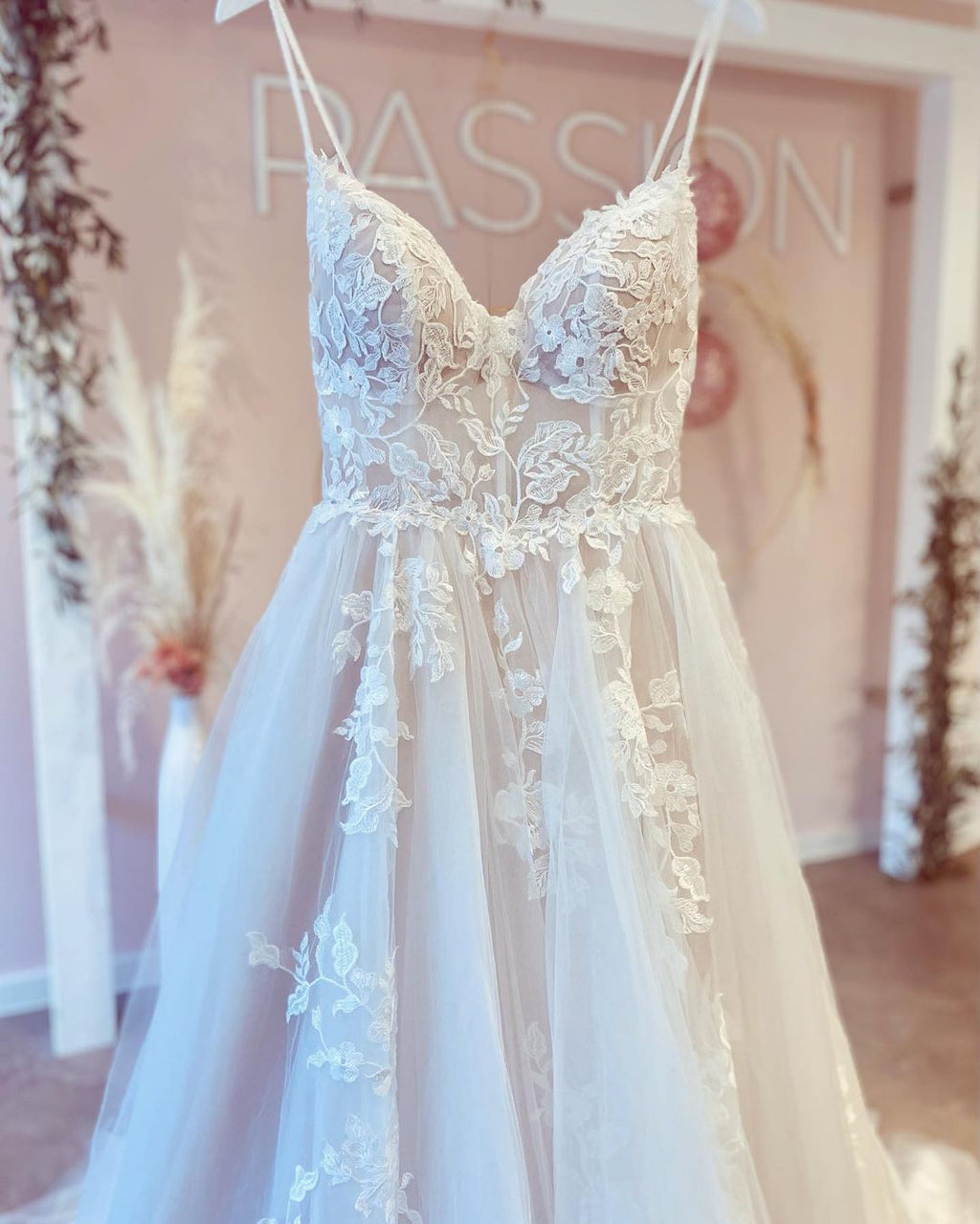 Gorgeous Long A-line V-neck Spaghetti Straps Tulle Backless Wedding Dress