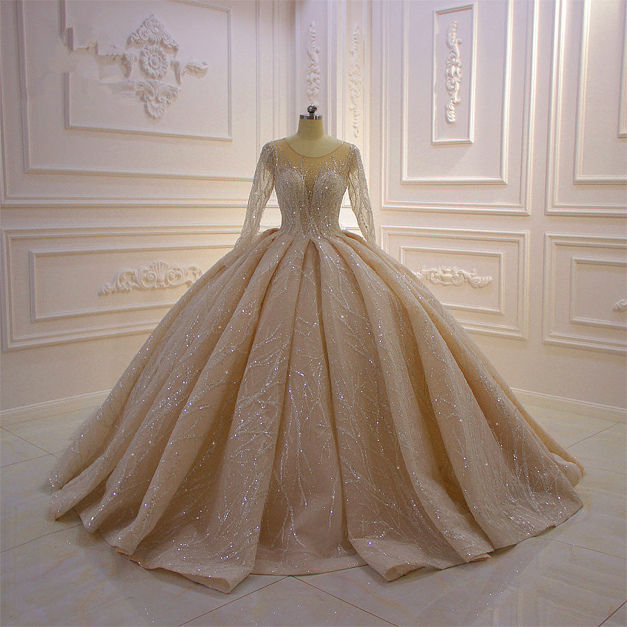 Magnifique robe de mariée longue de bal avec manches bateau et cristaux