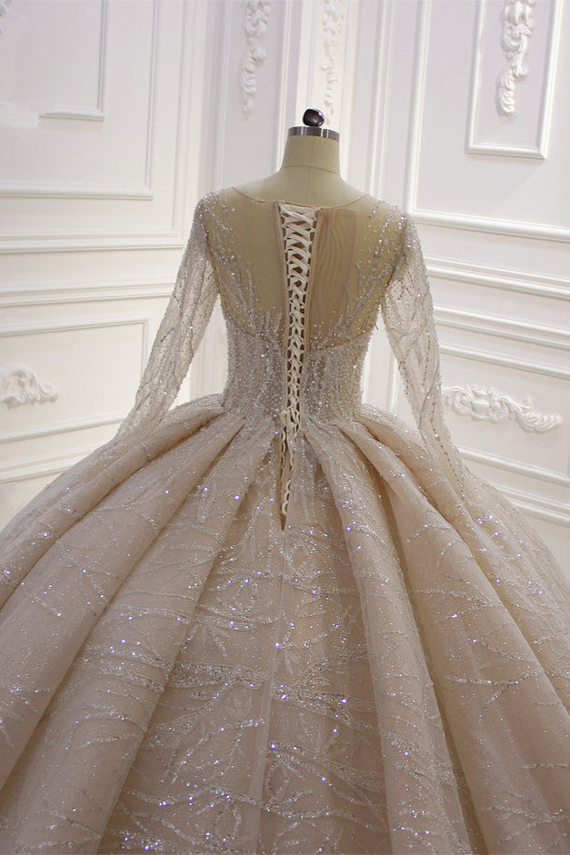Magnifique robe de mariée longue de bal avec manches bateau et cristaux