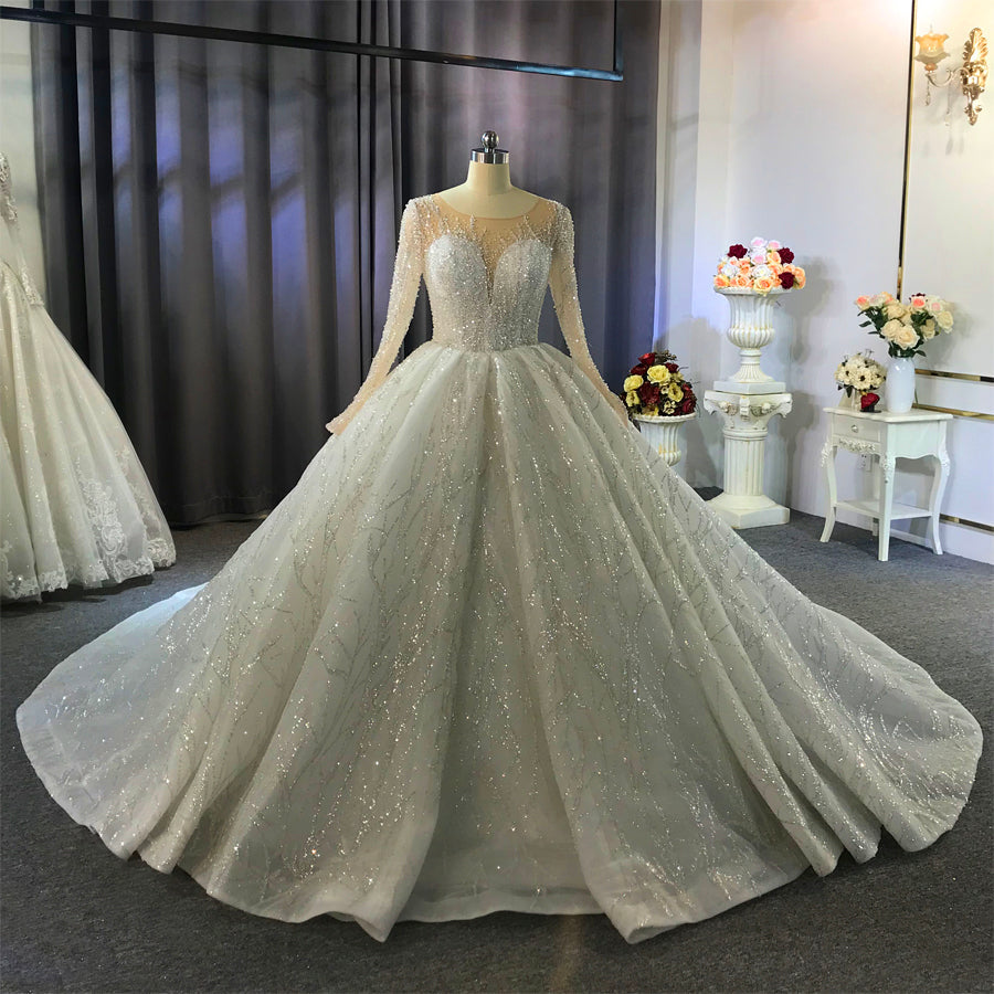 Magnifique robe de mariée longue de bal avec manches bateau et cristaux
