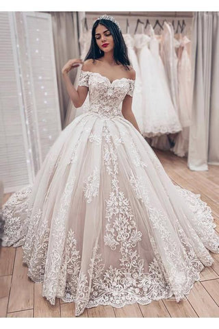 Precioso vestido de novia largo de gala con hombros descubiertos y apliques de encaje