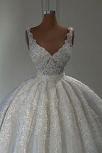 Magnifique robe de bal longue sans manches en dentelle à volants et décolleté cœur