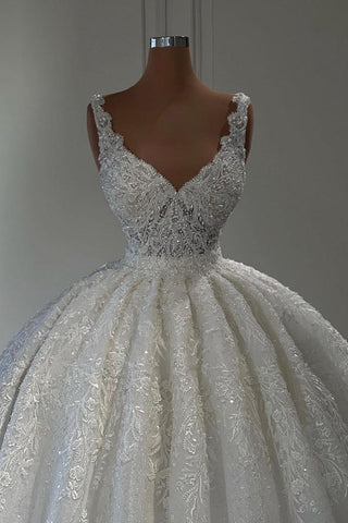 Precioso vestido de novia largo de corte princesa, escote corazón, sin mangas, de encaje con volantes