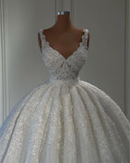 Magnifique robe de bal longue sans manches en dentelle à volants et décolleté cœur