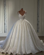 Magnifique robe de bal longue sans manches en dentelle à volants et décolleté cœur