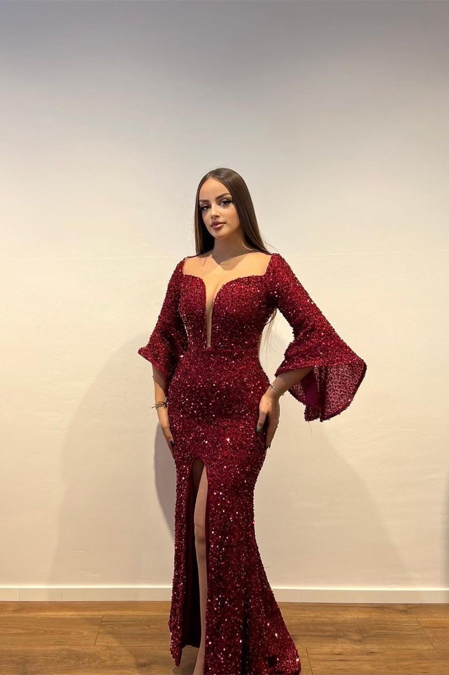 Superbe robe de bal longue bordeaux fendue sur le devant à paillettes et manches longues