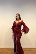 Superbe robe de bal longue bordeaux fendue sur le devant à paillettes et manches longues