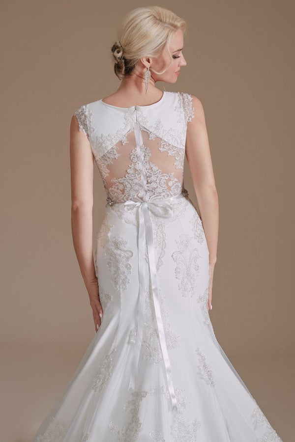 Precioso vestido de novia largo de sirena con tul, encaje y joyas