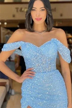 Precioso vestido largo de sirena con lentejuelas, hombros descubiertos y abertura para baile de graduación.