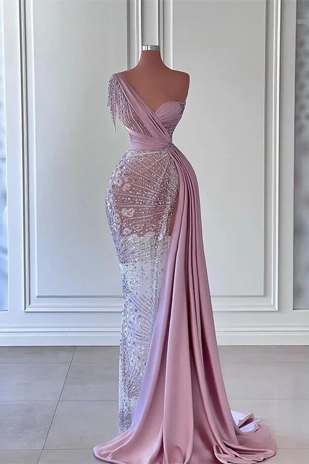 Magnifique robe de bal longue sirène asymétrique sans manches, ornée de perles et de dentelle.
