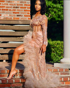 Precioso vestido de fiesta largo de sirena rosa con un solo hombro, manga larga y abertura.