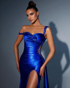 Precioso vestido de fiesta largo de sirena azul real con un solo hombro, lentejuelas y abertura