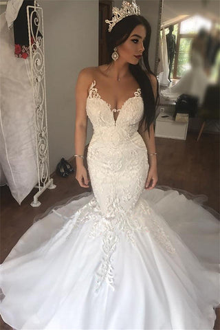 Magnifique robe de mariée sirène longue à décolleté cœur, boutons en dentelle et dos nu