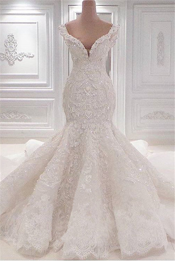 Precioso vestido de novia largo de sirena con escote en V, apliques, encaje y volantes