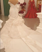 Preciosos vestidos de novia largos de sirena con hombros descubiertos y espalda descubierta con cristales