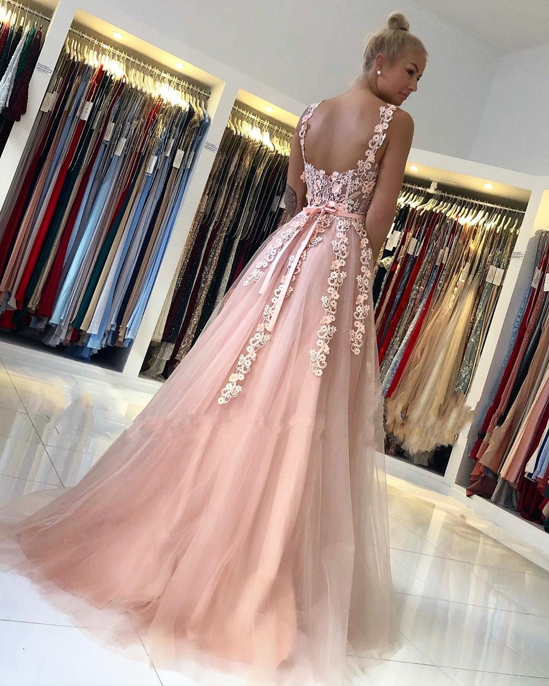 Magnifique robe de bal longue dos nu en tulle et dentelle, coupe trapèze